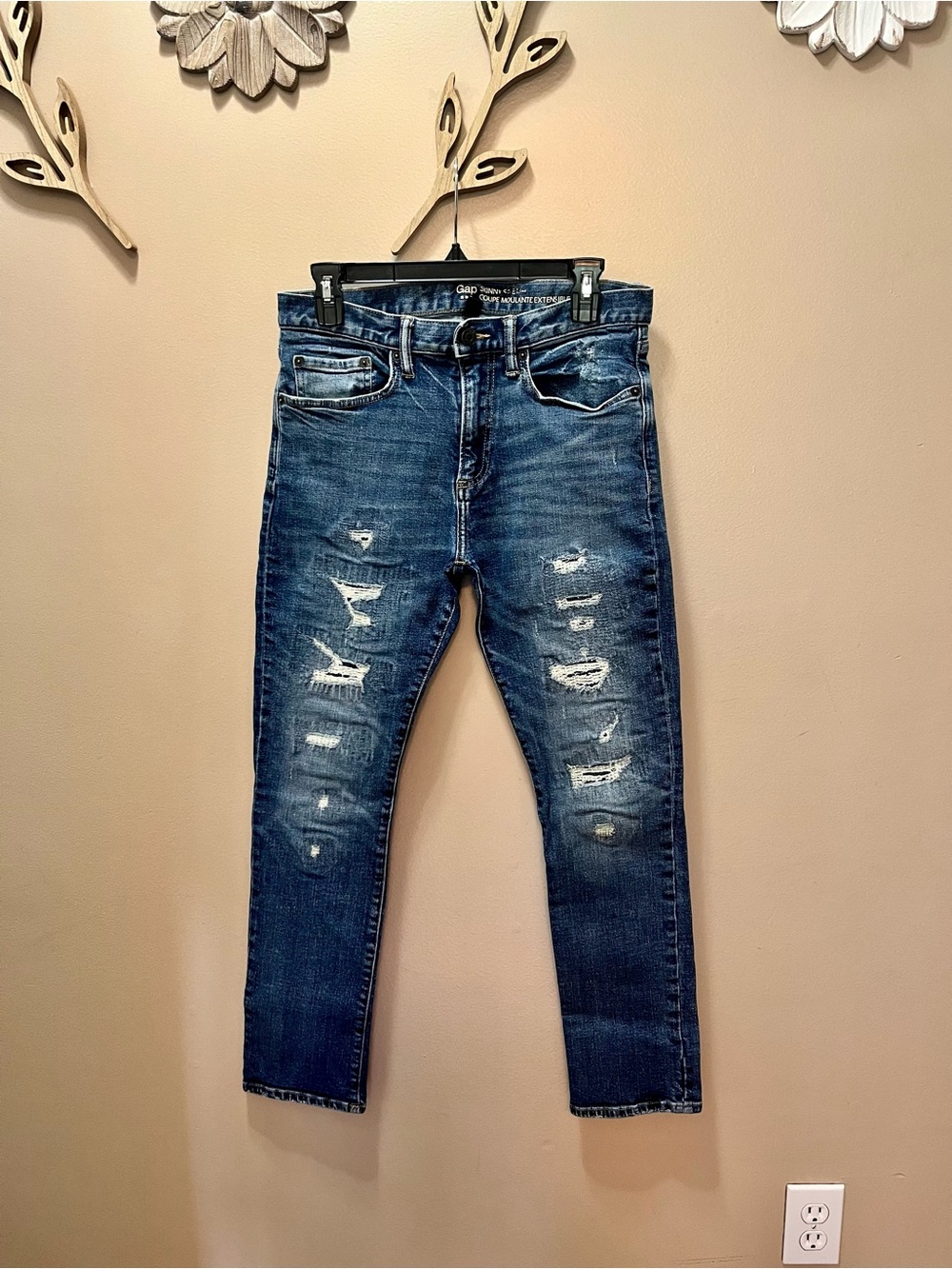 GAP Slim Distressed Dark Blue Jeans Men’s Size 30/28
